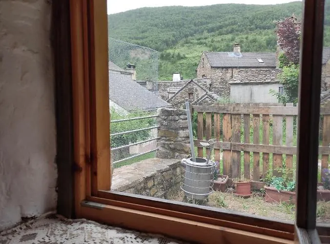 - Casa 150m2 Con Jardin Y Barbacoa * Borau